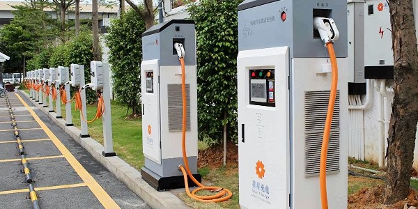 崔東樹：需要進一步構建高質量充電基礎設施體係